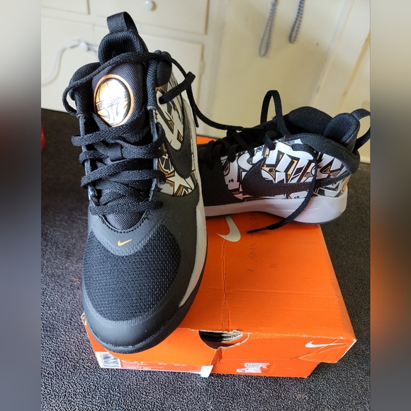 NIB Nike Team Hustle D8 JDI Basketball Print 3.5Y - Picture 7 of 7